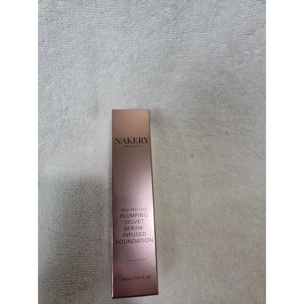 Nakery Skip the Line Instant Coverage Plumping Velvet Foundation  Medium  New